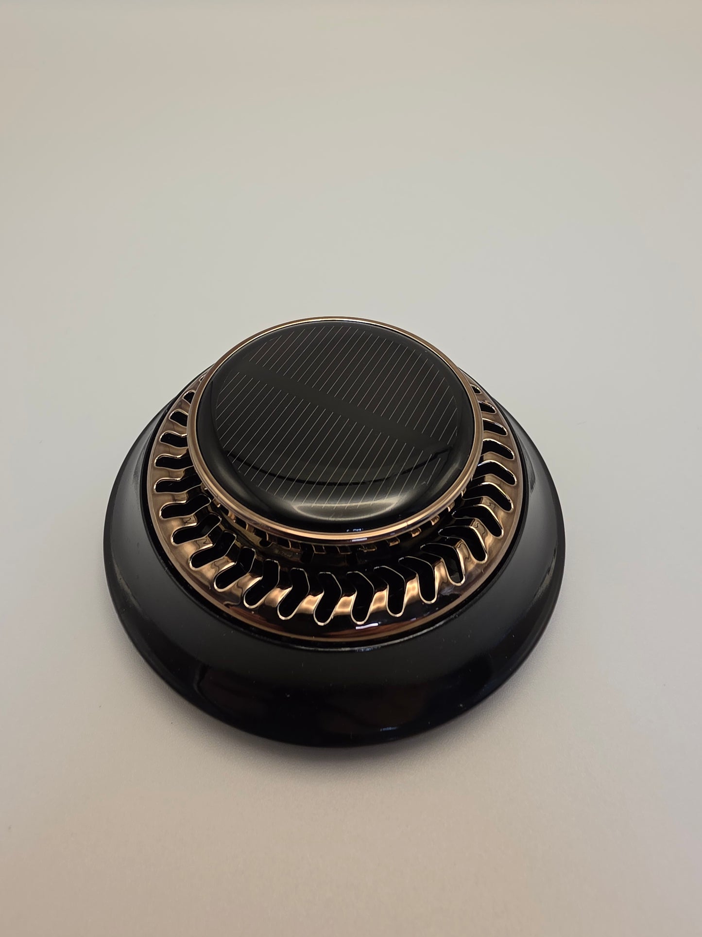 Drivegy™ SolarSpin Diffuser — Fresh Air Without Batteries