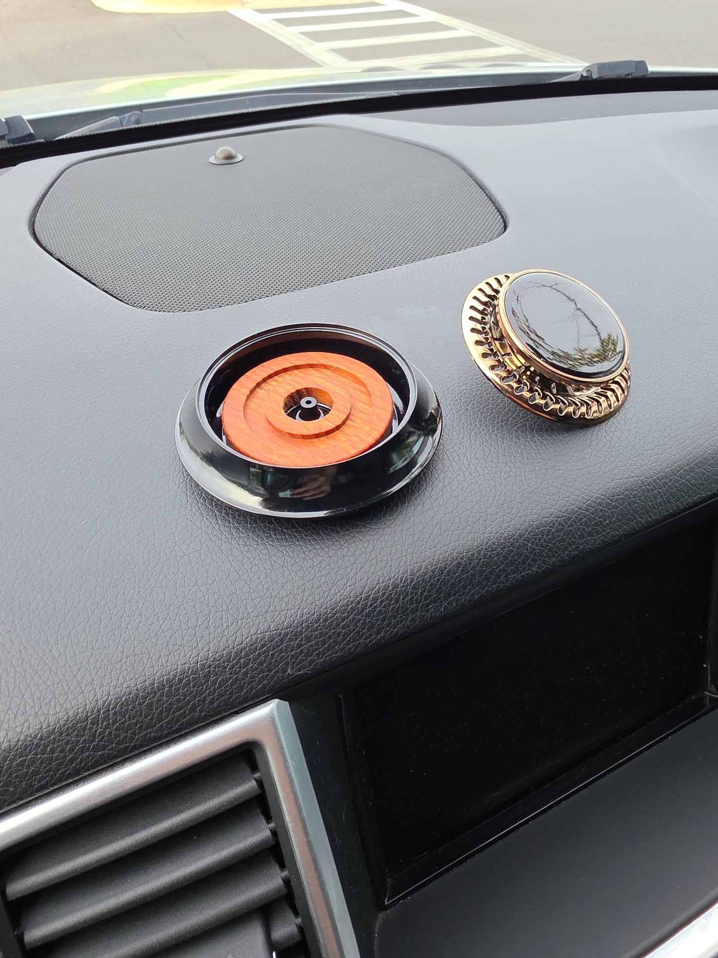 Drivegy™ SolarSpin Diffuser — Fresh Air Without Batteries